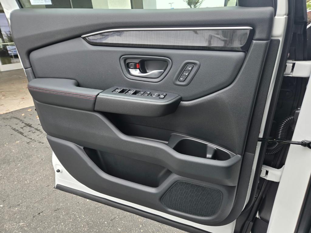 new 2025 Honda Pilot car, priced at $58,225