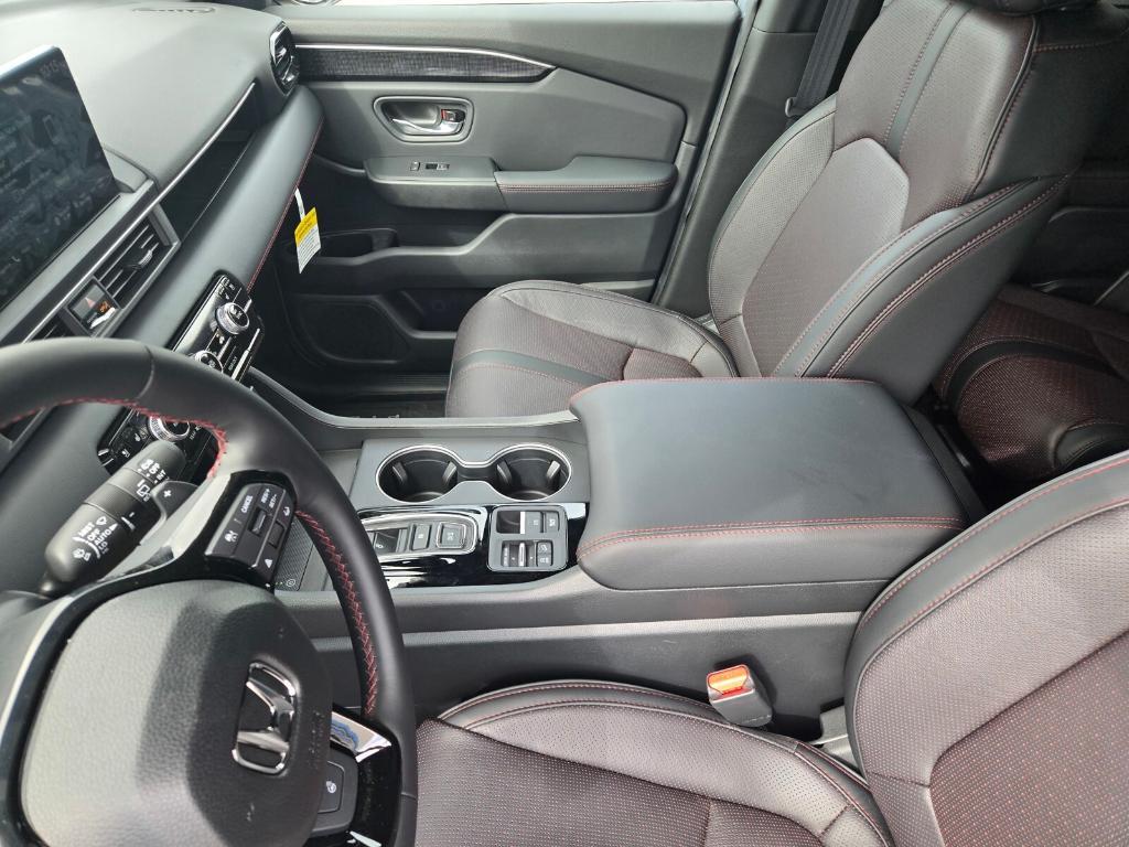 new 2025 Honda Pilot car, priced at $59,900