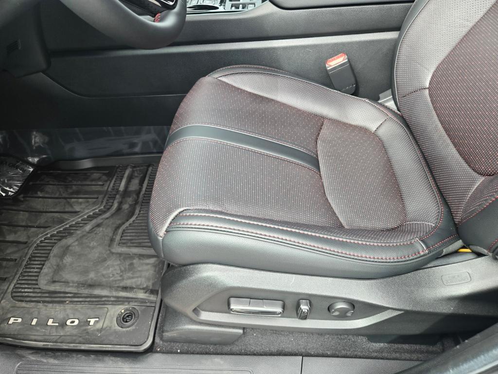 new 2025 Honda Pilot car, priced at $59,900