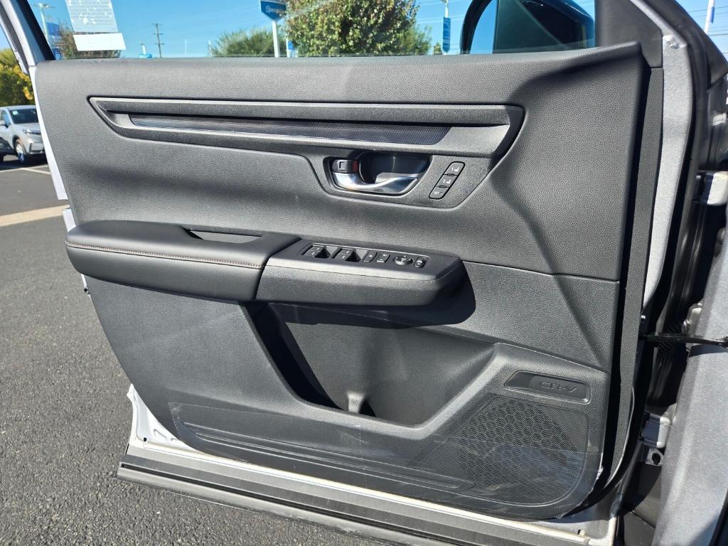 new 2026 Honda CR-V Hybrid car, priced at $43,370