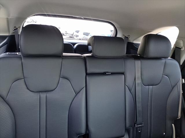 new 2025 Kia Sorento car, priced at $38,025