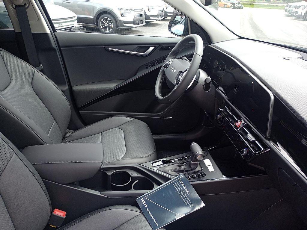 new 2025 Kia Niro car, priced at $31,999
