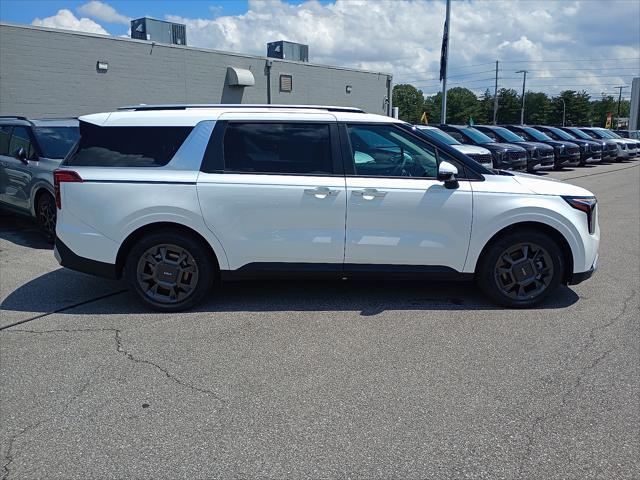 new 2025 Kia Carnival Hybrid car, priced at $44,570