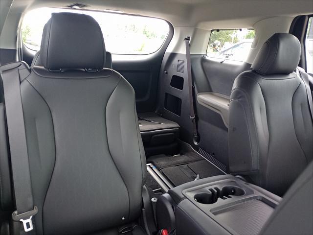 new 2025 Kia Carnival Hybrid car, priced at $44,570