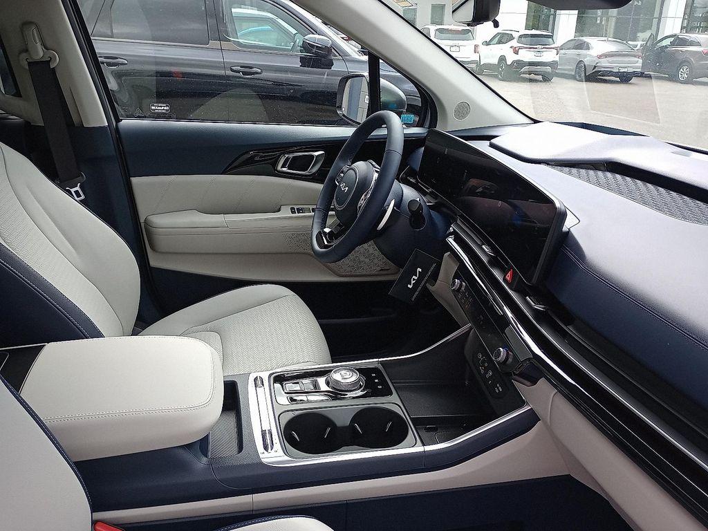 new 2026 Kia Carnival Hybrid car, priced at $54,435