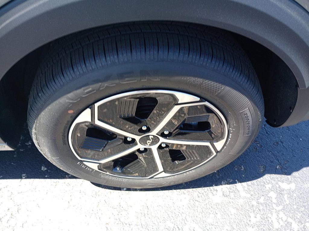 new 2025 Kia Niro car, priced at $28,249