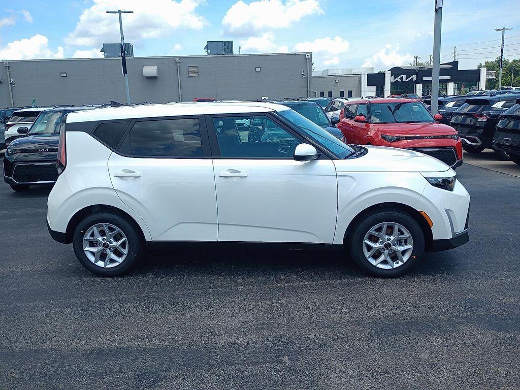 new 2025 Kia Soul car, priced at $22,405