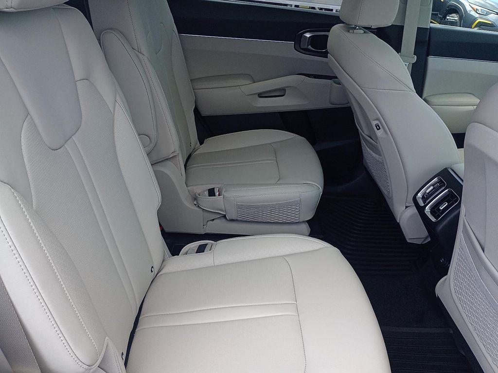 new 2025 Kia Sorento Hybrid car, priced at $41,930