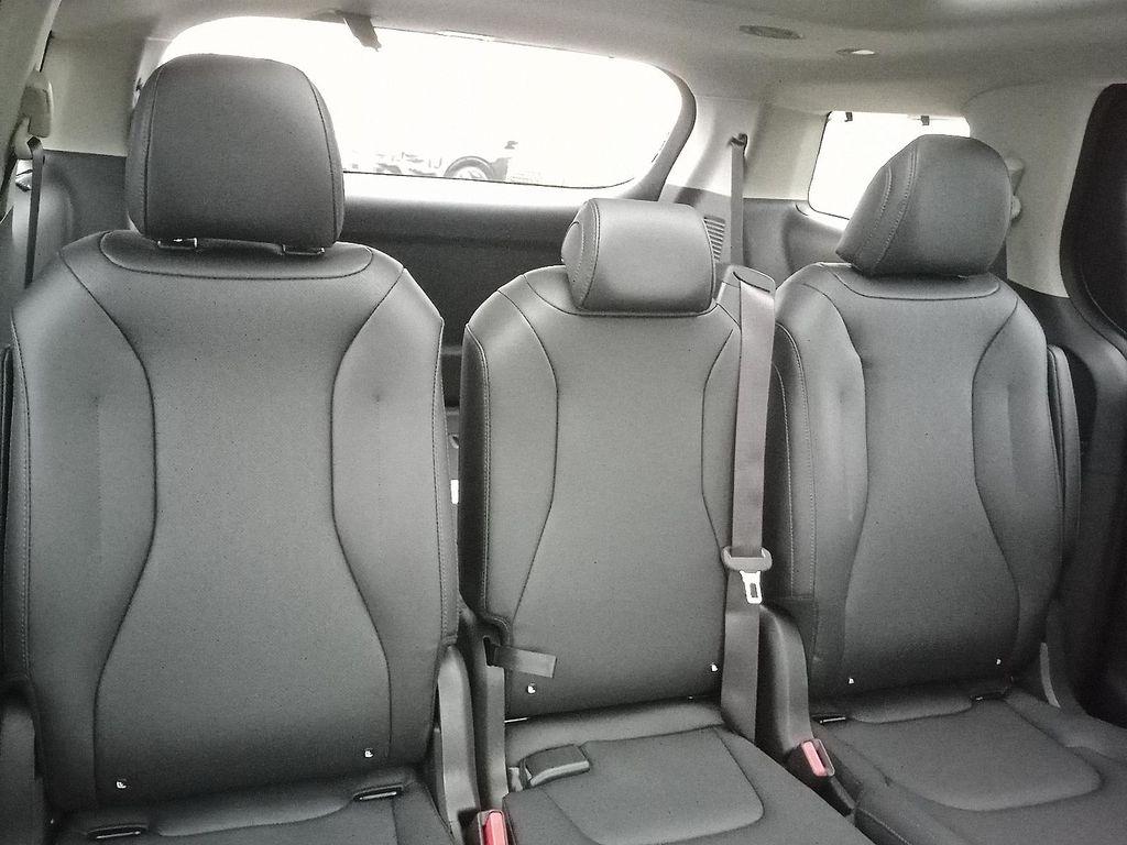 new 2026 Kia Carnival Hybrid car, priced at $50,425