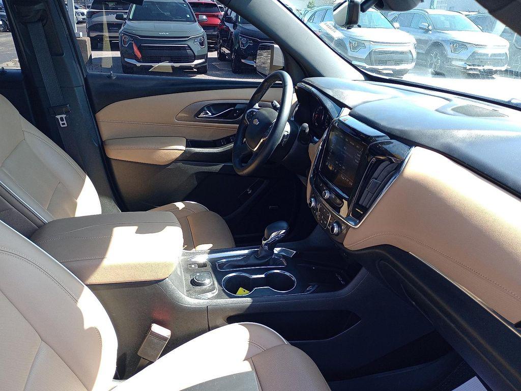 used 2023 Chevrolet Traverse car, priced at $35,999