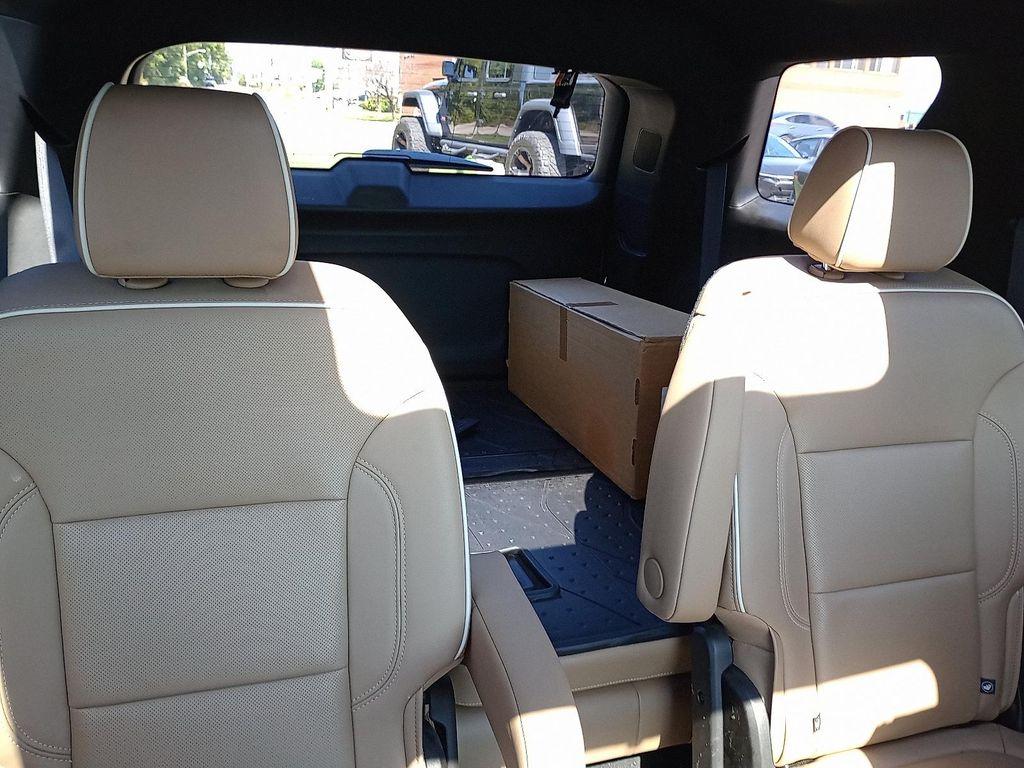 used 2023 Chevrolet Traverse car, priced at $35,999