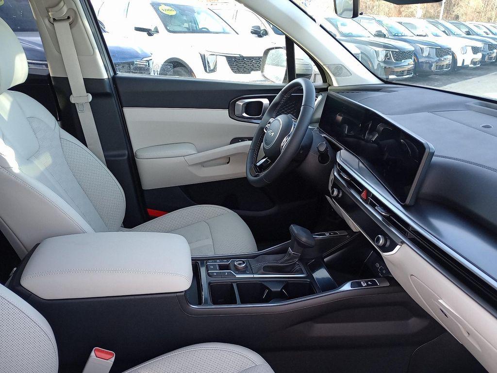used 2025 Kia Sorento car, priced at $35,997