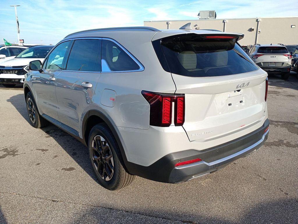 used 2025 Kia Sorento car, priced at $35,997