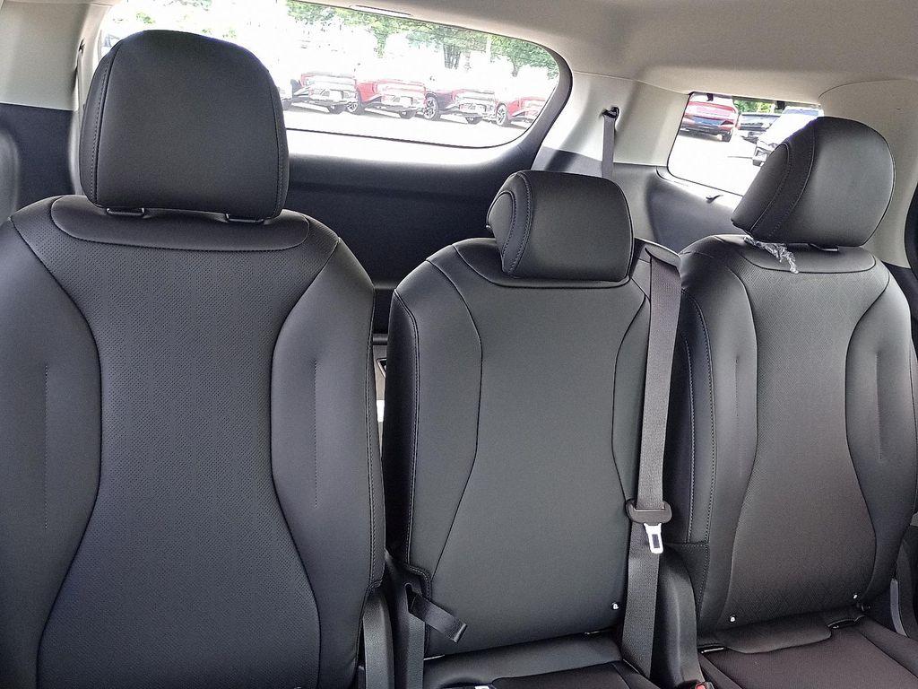 new 2026 Kia Carnival Hybrid car, priced at $44,385