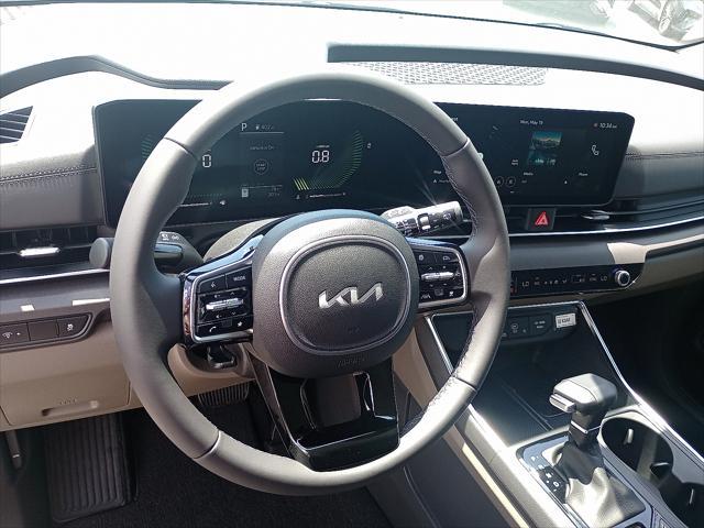 new 2025 Kia Carnival car, priced at $43,070