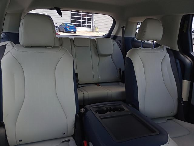 new 2025 Kia Carnival Hybrid car, priced at $44,570
