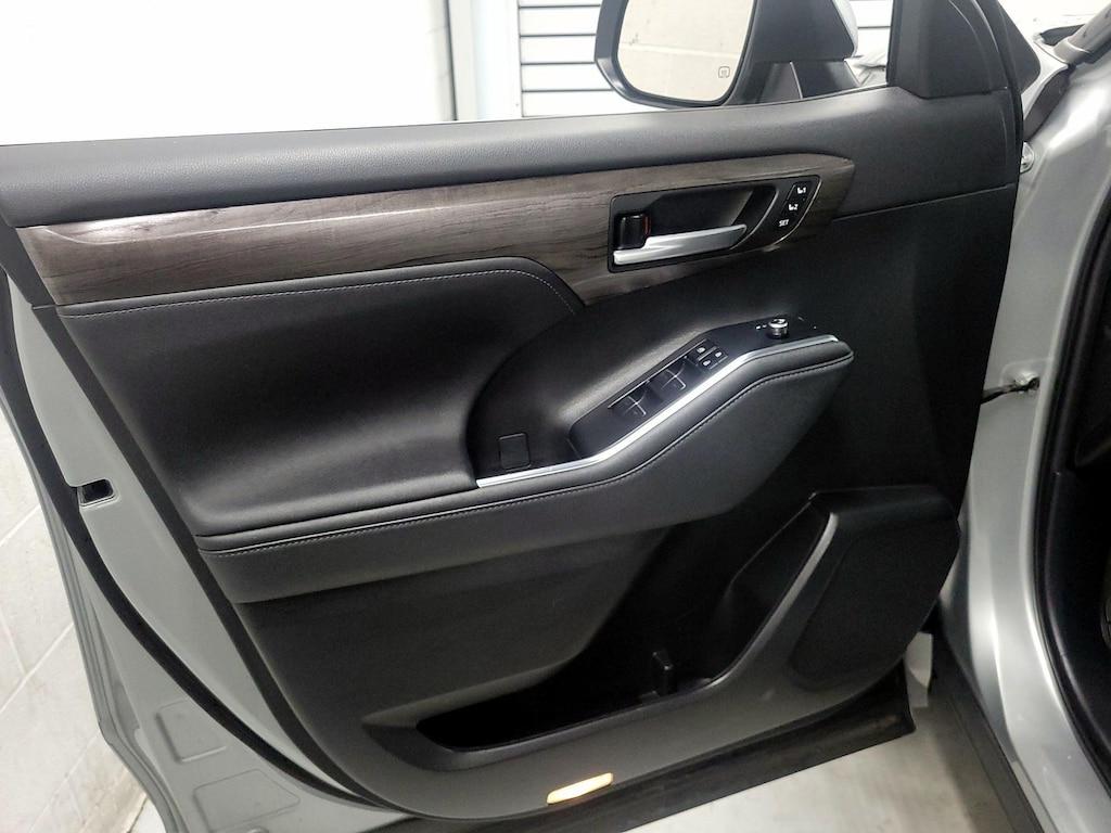 used 2023 Toyota Highlander car, priced at $40,998
