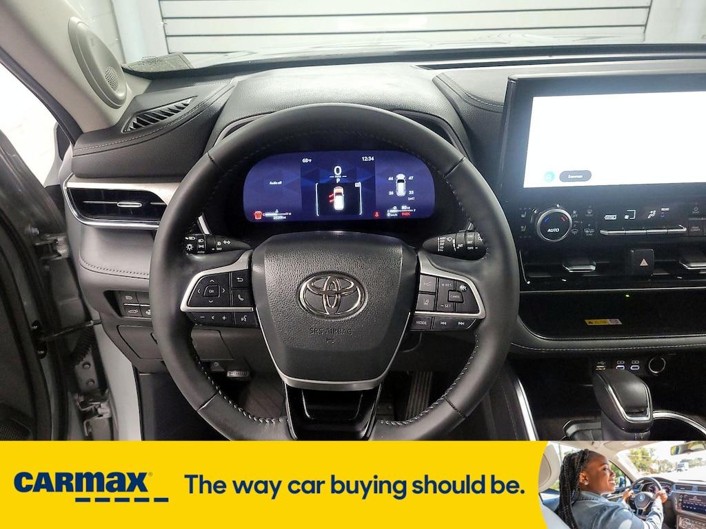 used 2023 Toyota Highlander car, priced at $40,998