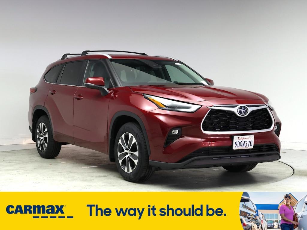 used 2023 Toyota Highlander car, priced at $39,998