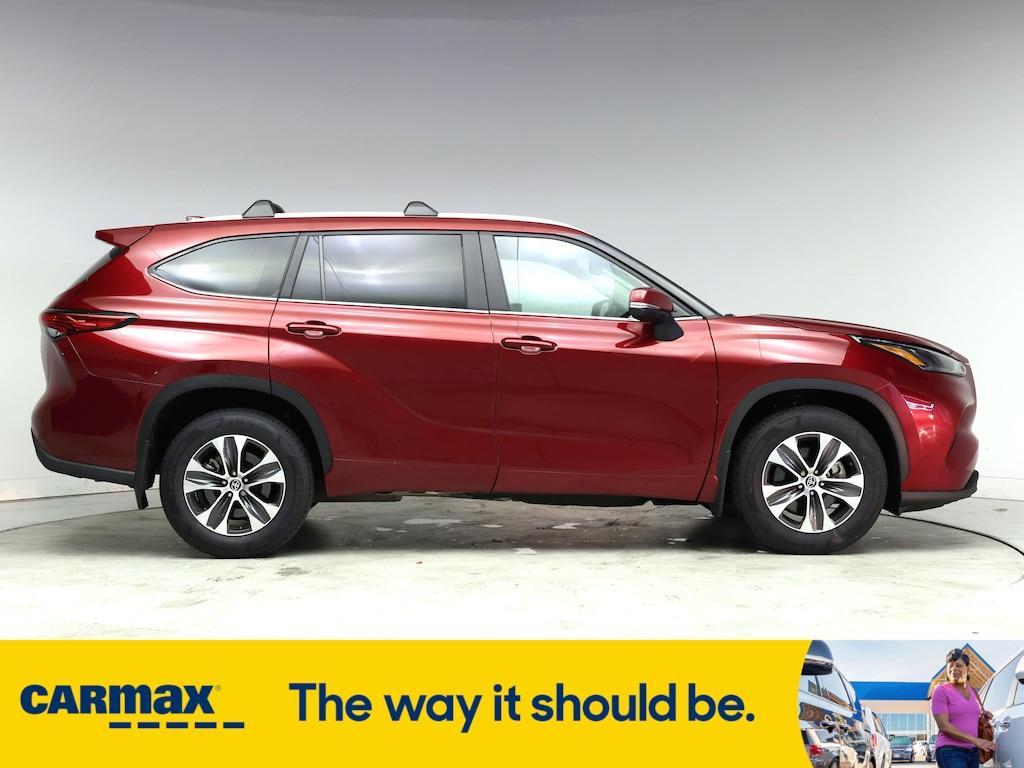 used 2023 Toyota Highlander car, priced at $39,998