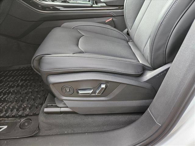 new 2025 Audi Q7 car, priced at $77,728