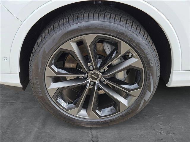 new 2025 Audi Q7 car, priced at $77,728