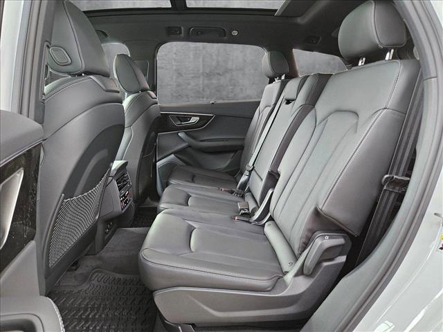 new 2025 Audi Q7 car, priced at $77,728