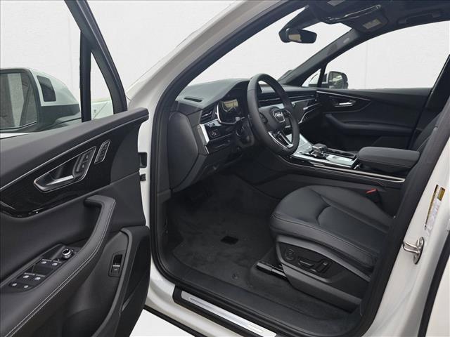 new 2025 Audi Q7 car, priced at $70,141