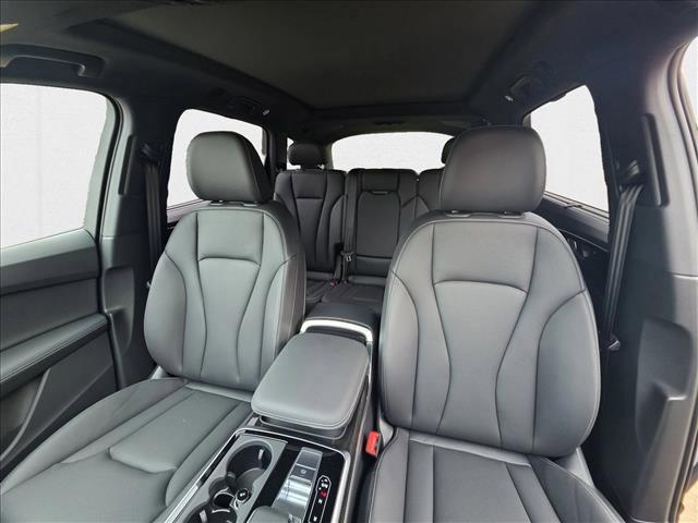 new 2025 Audi Q7 car, priced at $70,141