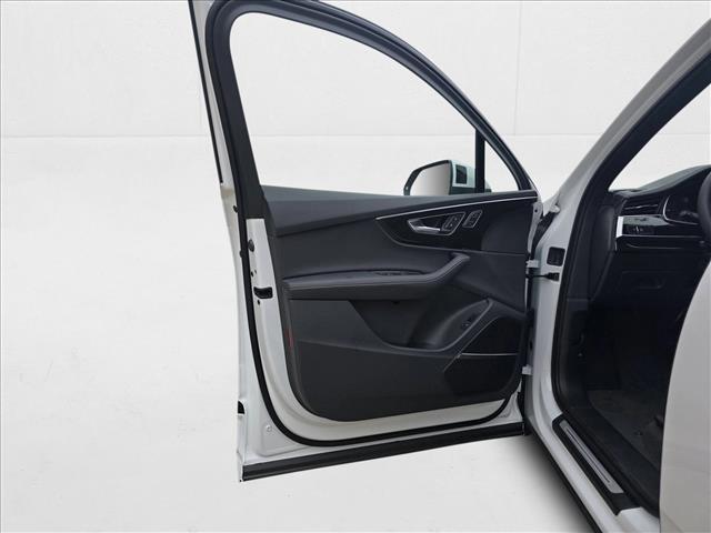new 2025 Audi Q7 car, priced at $70,141