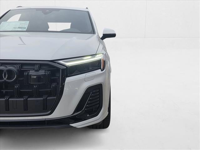 new 2025 Audi Q7 car, priced at $70,141