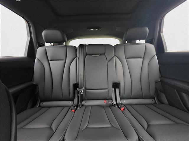 new 2025 Audi Q7 car, priced at $70,141