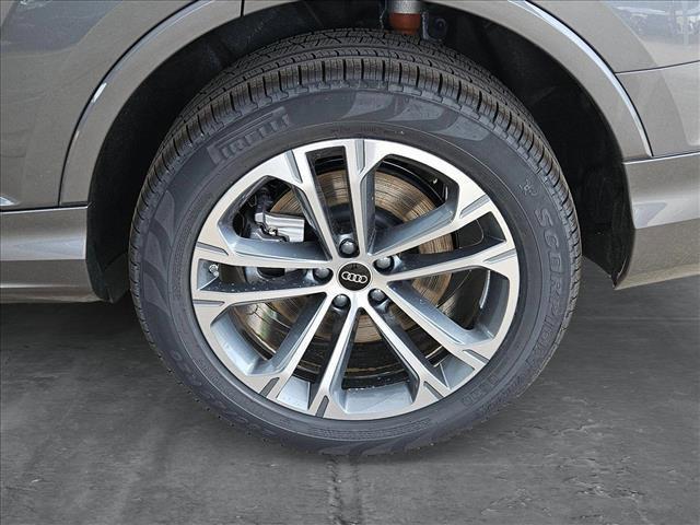 new 2025 Audi Q7 car, priced at $62,701