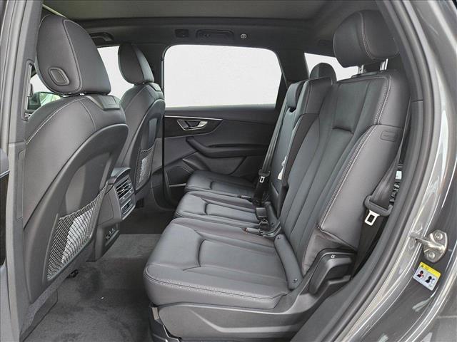 new 2025 Audi Q7 car, priced at $62,701