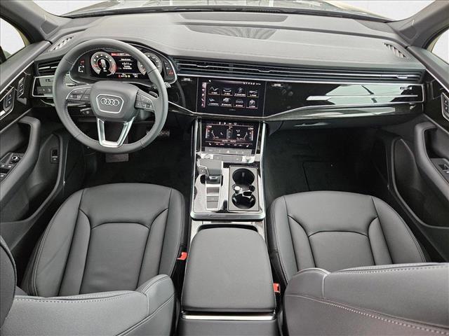 new 2025 Audi Q7 car, priced at $62,701