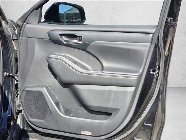 used 2020 Toyota Highlander Hybrid car, priced at $26,997