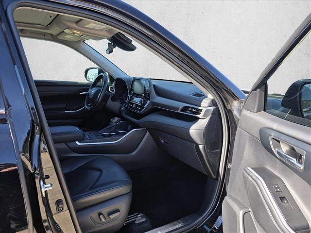 used 2020 Toyota Highlander Hybrid car, priced at $26,997