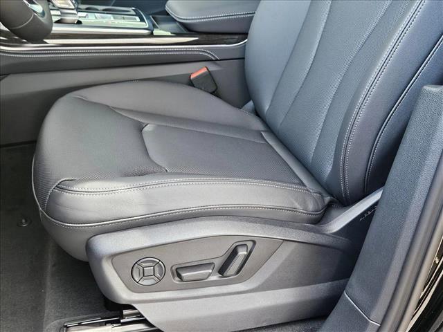 new 2025 Audi Q7 car, priced at $72,052