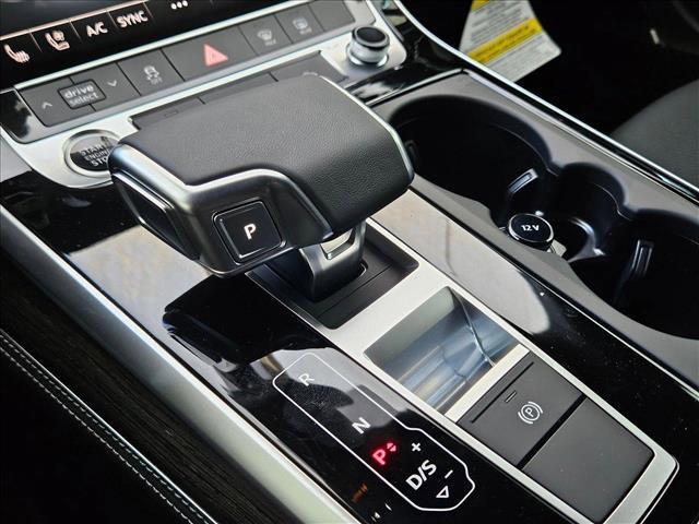 new 2025 Audi Q7 car, priced at $72,052
