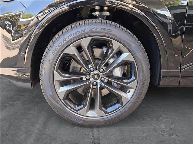 new 2025 Audi Q7 car, priced at $72,052