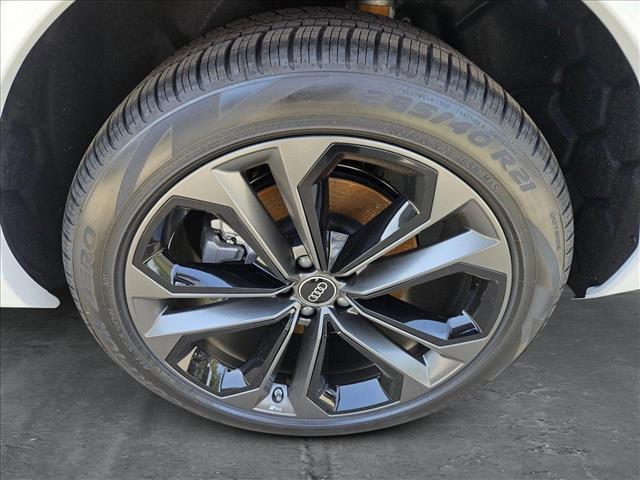 new 2025 Audi Q7 car, priced at $72,052