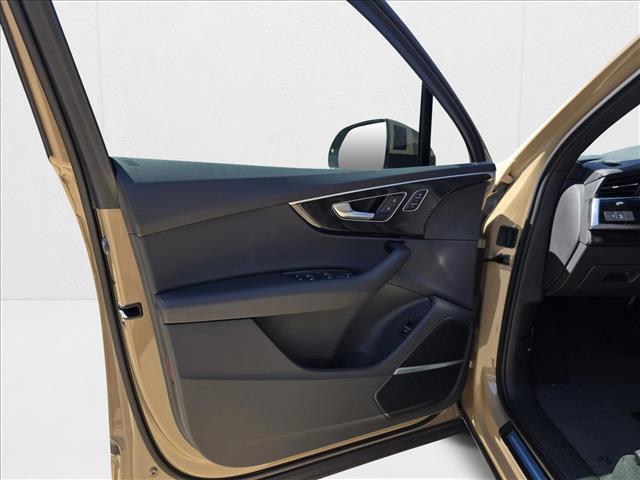 new 2025 Audi Q7 car, priced at $62,701