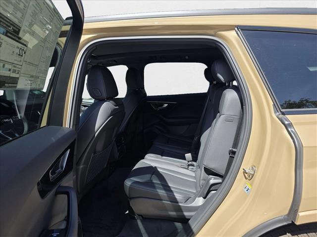 new 2025 Audi Q7 car, priced at $62,701