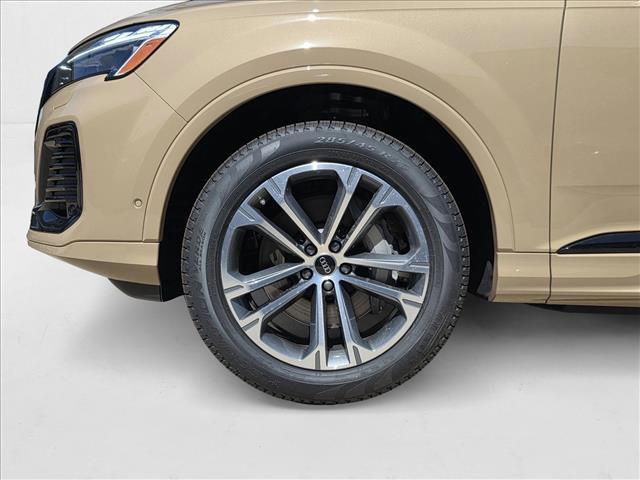 new 2025 Audi Q7 car, priced at $62,701