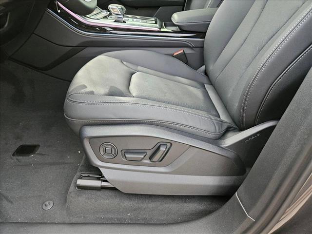 new 2025 Audi Q7 car, priced at $67,284