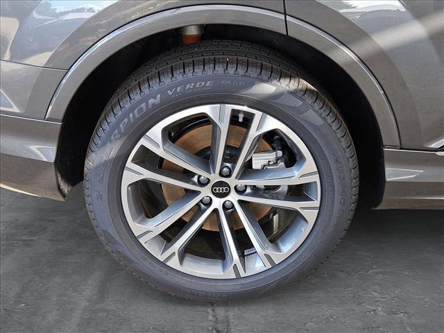 new 2025 Audi Q7 car, priced at $67,284