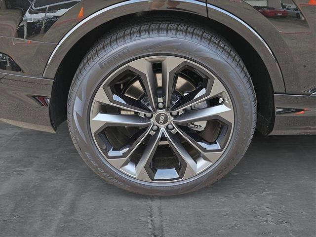 new 2025 Audi Q7 car, priced at $70,345