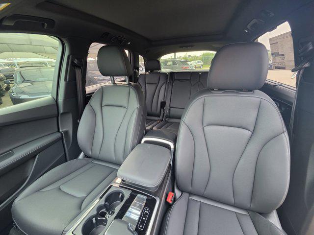 new 2025 Audi Q7 car, priced at $68,641