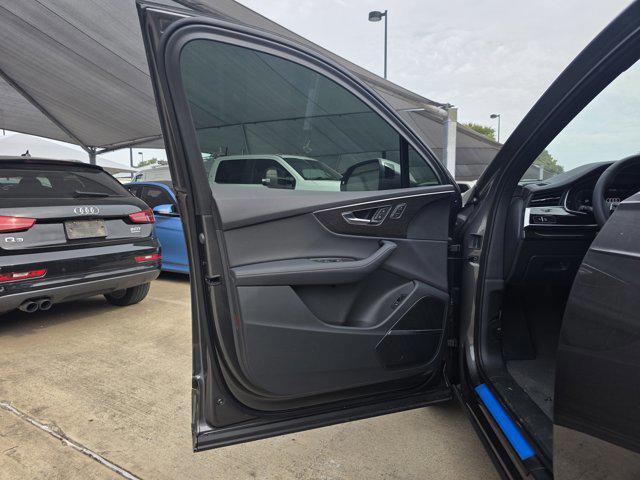 new 2025 Audi Q7 car, priced at $68,641
