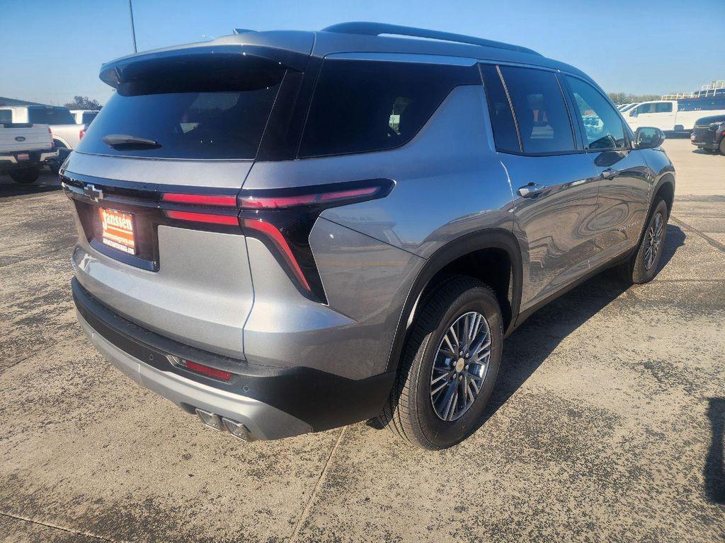 new 2026 Chevrolet Traverse car, priced at $44,515